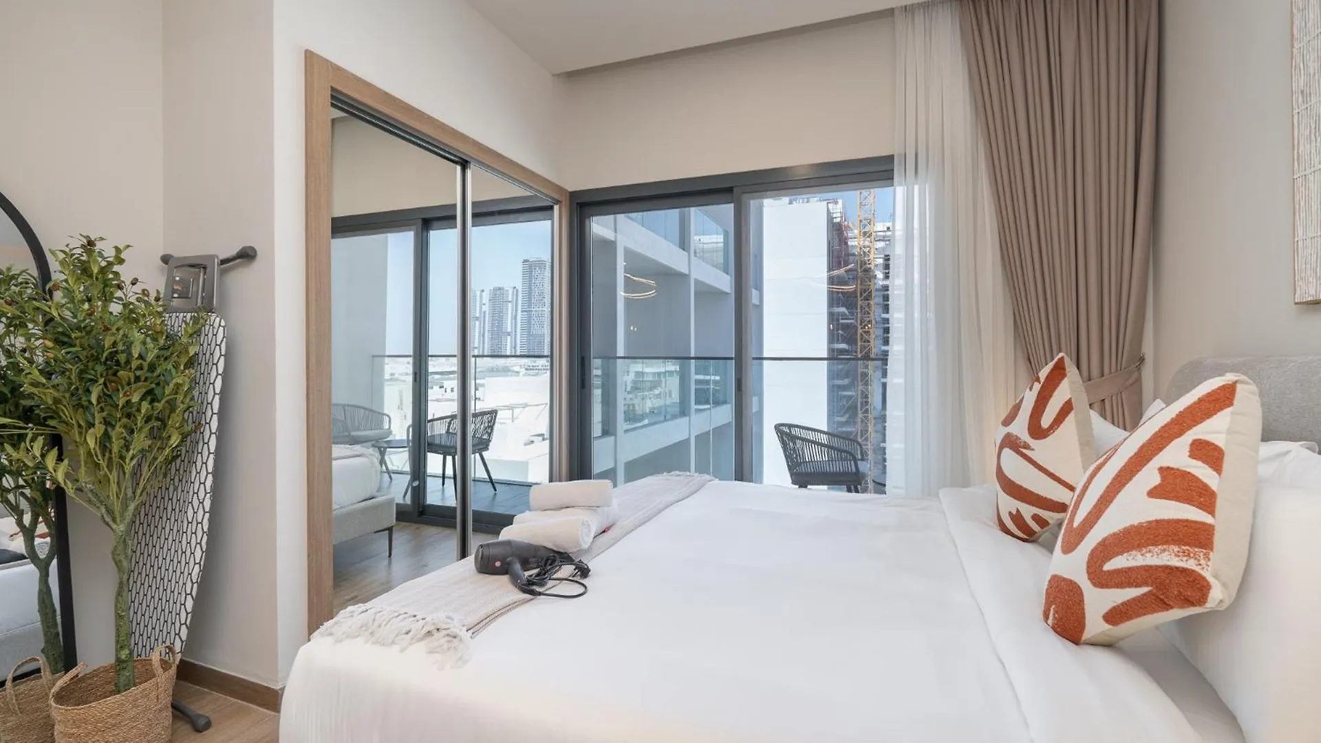 Peaceful Studio Flat That Sleeps 2 In Jumeirah Village Circle Dubai