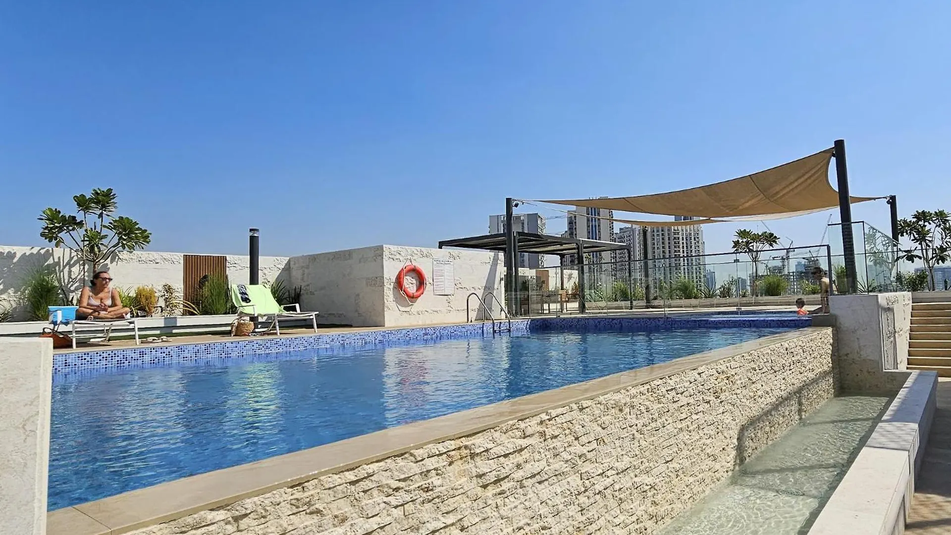 Peaceful Studio Flat That Sleeps 2 In Jumeirah Village Circle Dubai