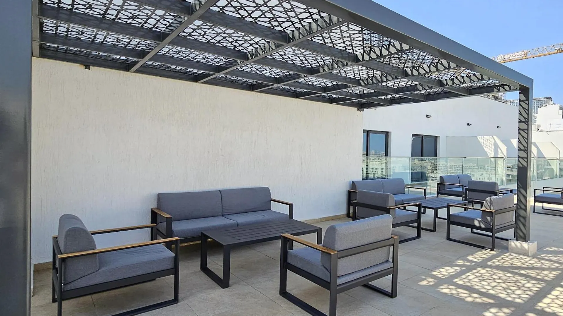 Peaceful Studio Flat That Sleeps 2 In Jumeirah Village Circle Dubai 0*,